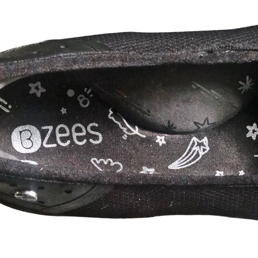 Bzees Willow Black Stretch Slip-On Low Wedge Size 8